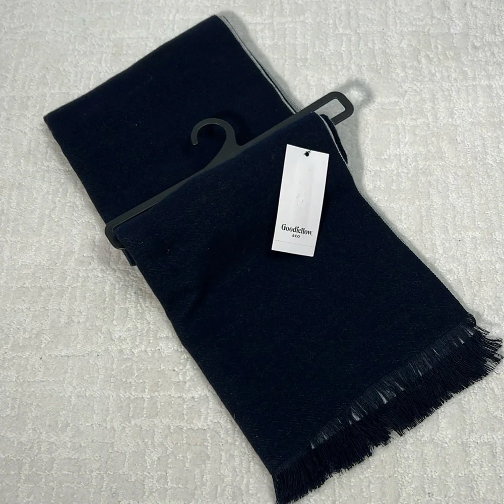 New! Navy blue Goodfellow scarf one size